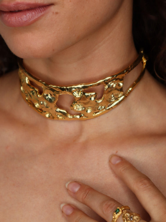 Close-up 1917 Statement Choker sculptural Jewelry | The Bow Jewelry