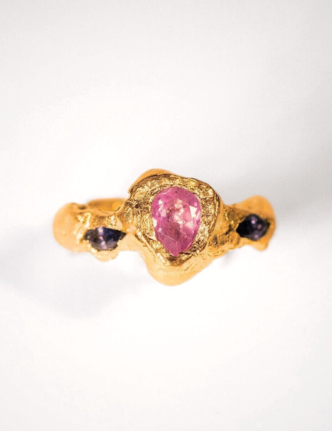 Gold ring with a pink sapphire and tanzanite gemstones | The Bow Jewelry