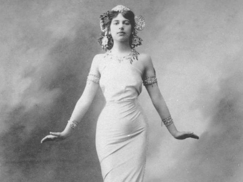 Mata Hari Black and White