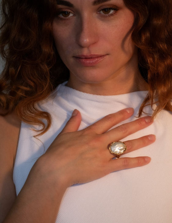 Aurora Pearl Ring sculptural Jewelry | The Bow Jewelry